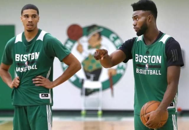 博主：此前确定不再续约的古加将于明日凌晨携家人返回葡萄牙（据博主消息，已确定不续约的古加将于明日凌晨与家人启程回葡萄牙）