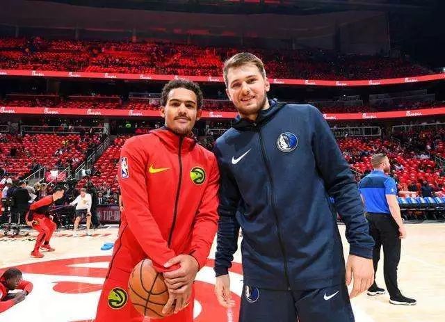 传闻：切尔西和阿森纳领跑马赛前锋罗比尼奥-瓦斯争夺战（据悉，切尔西与阿森纳在马赛前锋罗比尼奥-瓦斯的引进竞赛中占据领先）