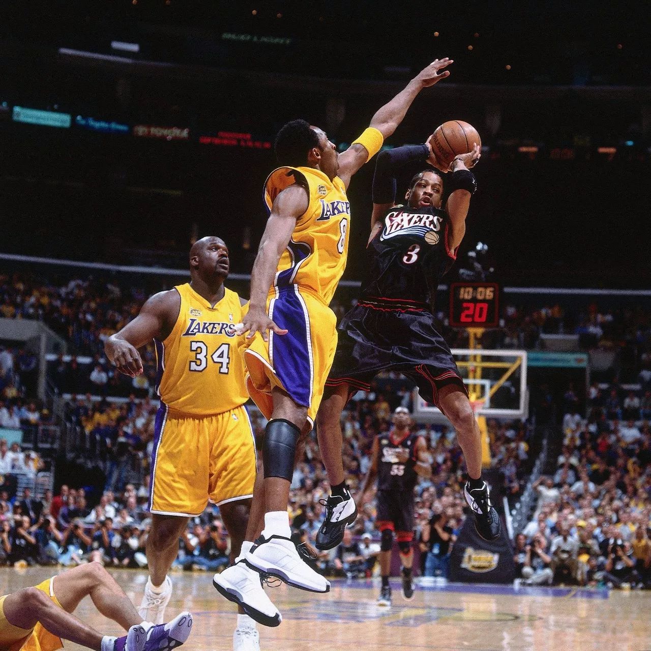 半场战报：汉堡0-1云达不莱梅，斯特奇破门（半场速递：汉堡暂0-1落后云达不莱梅，斯特奇打破僵局）