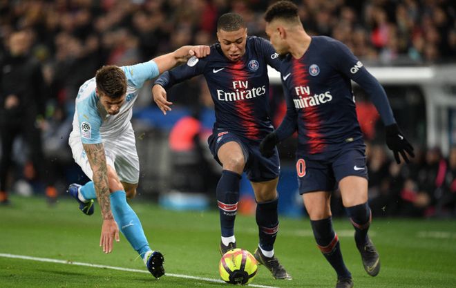 足坛共17位亿欧先生：英超西甲各7人 德甲2人法甲1人 意甲0人（足坛17名亿欧球员分布：英超、西甲各7人，德甲2人，法甲1人，意甲0人）