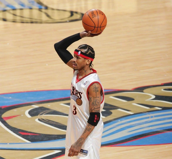 热议国足选帅：本土教练是陪标的；选土帅洋帅都是领导一句话（国足选帅惹争议：本土教练被指陪跑，土洋之选终归领导拍板）